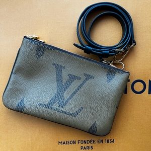 Louis Vuitton Double Zip Pochette
